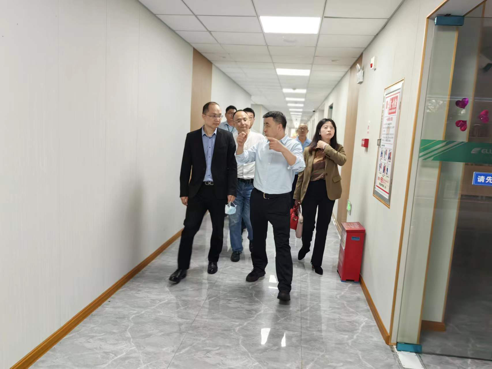 节后慰问暖人心 | 九洲集团党委书记、董事长杨保平一行慰问betway西汉姆联电子全体员工 